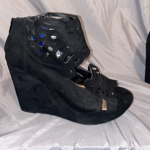Torrid Platform - Picture 2 of 9